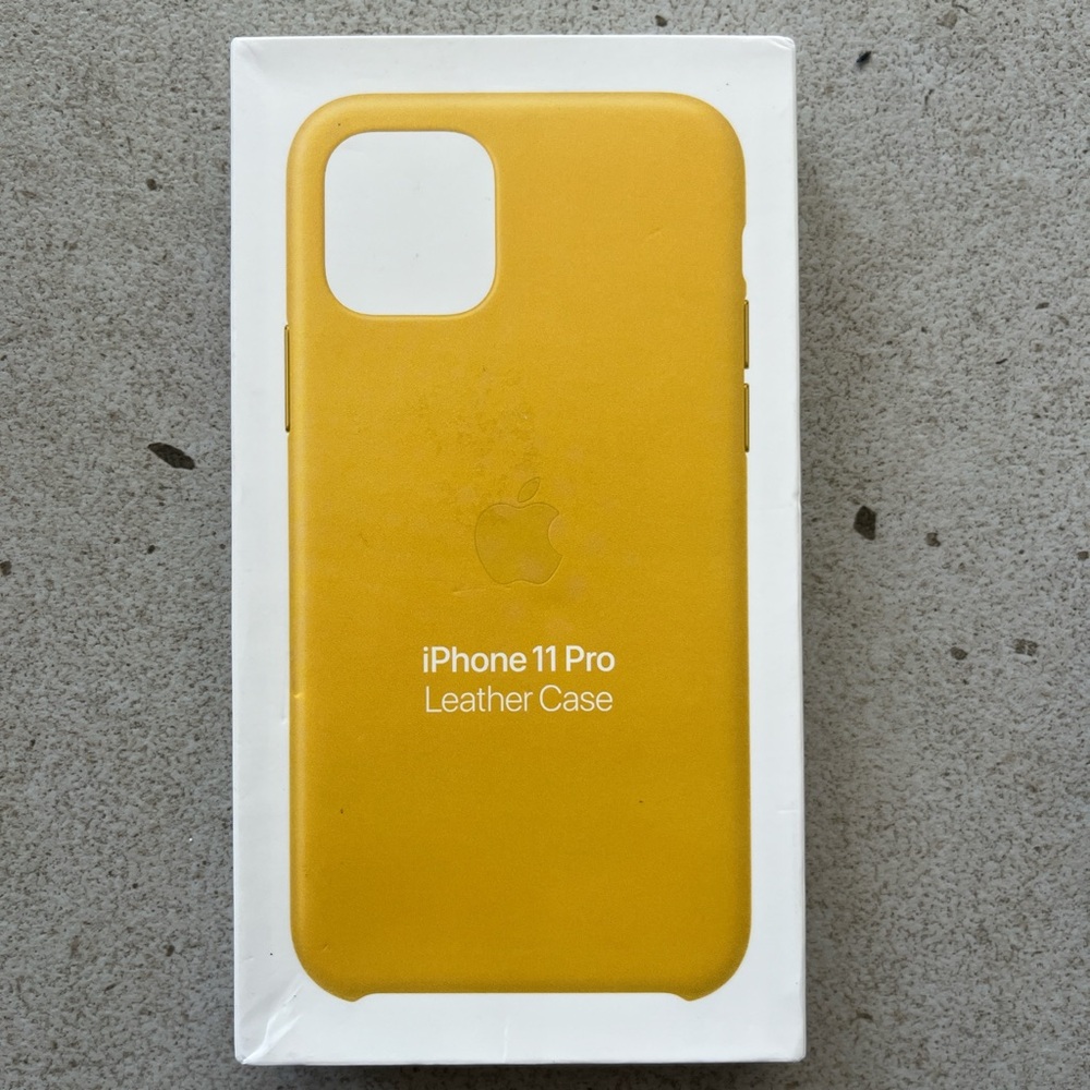 OEM AUTH Apple iPhone 11 Pro Case MagSafe Leather Yellow Meyer Lemon NEW IN BOX